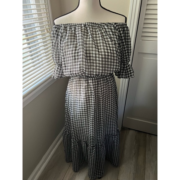 Black & White Gingham Dress - Picture 2 of 4